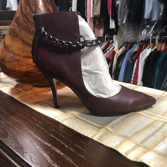 Shoe - Picture 4 of 7